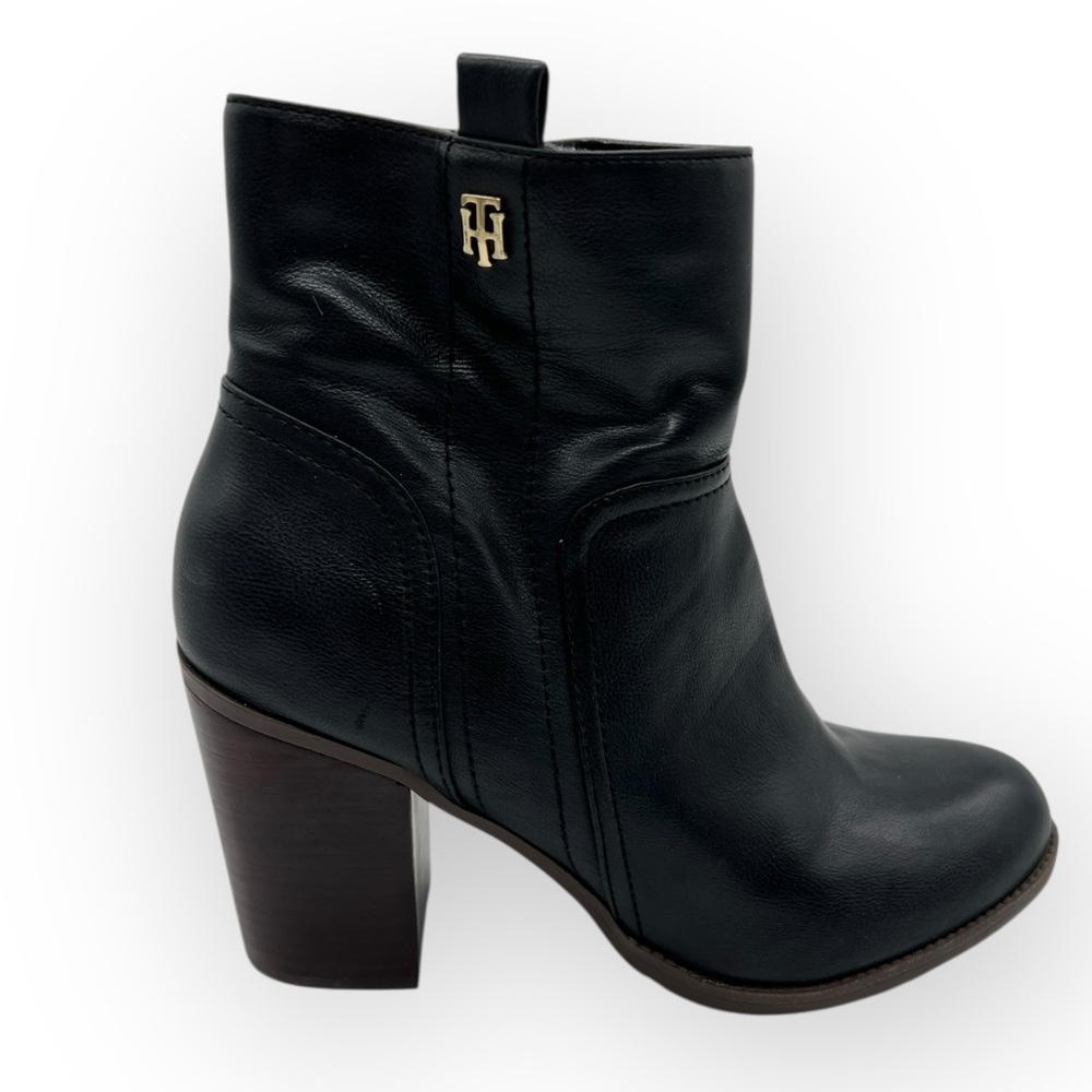 Tommy Hilfiger Women's Darcell Boot Size 10 Very Nice!! Side‎ Zip Bootie Black